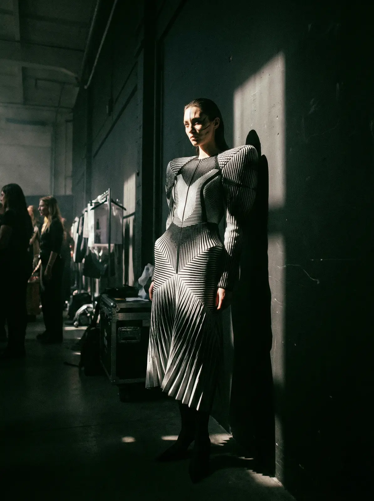 Y6英亚娱乐 前卫结构主义时装短视频